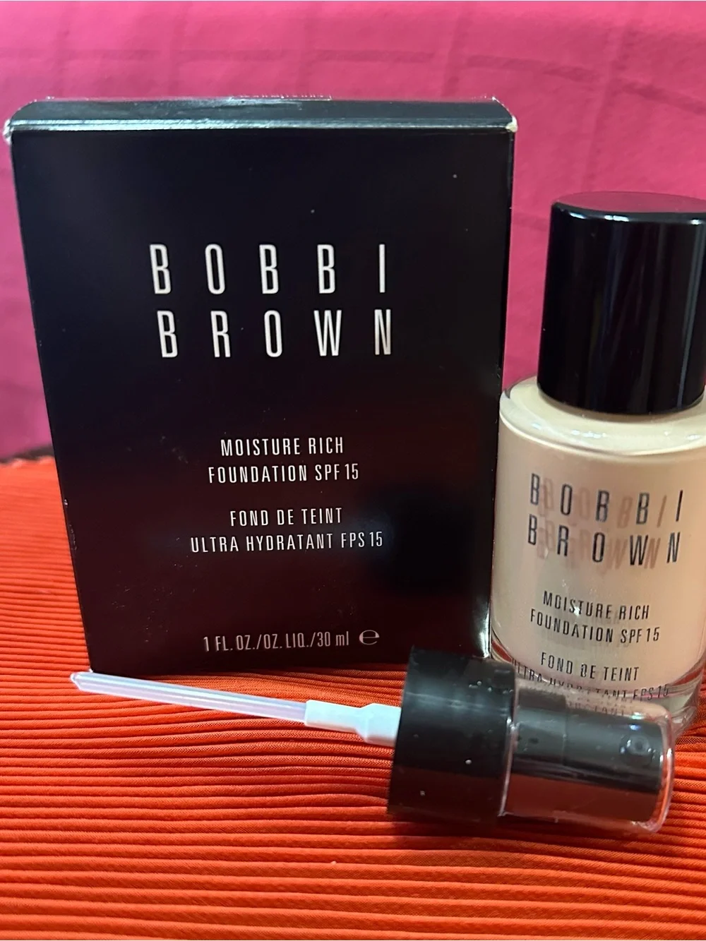 NIB Bobbi Brown Moisture Rich Foundation SPF 15 - Light Beige